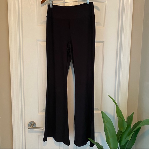 Women’s high rise flared pants. 2 pack. Multi red and solid black. NWT. L - Picture 10 of 14
